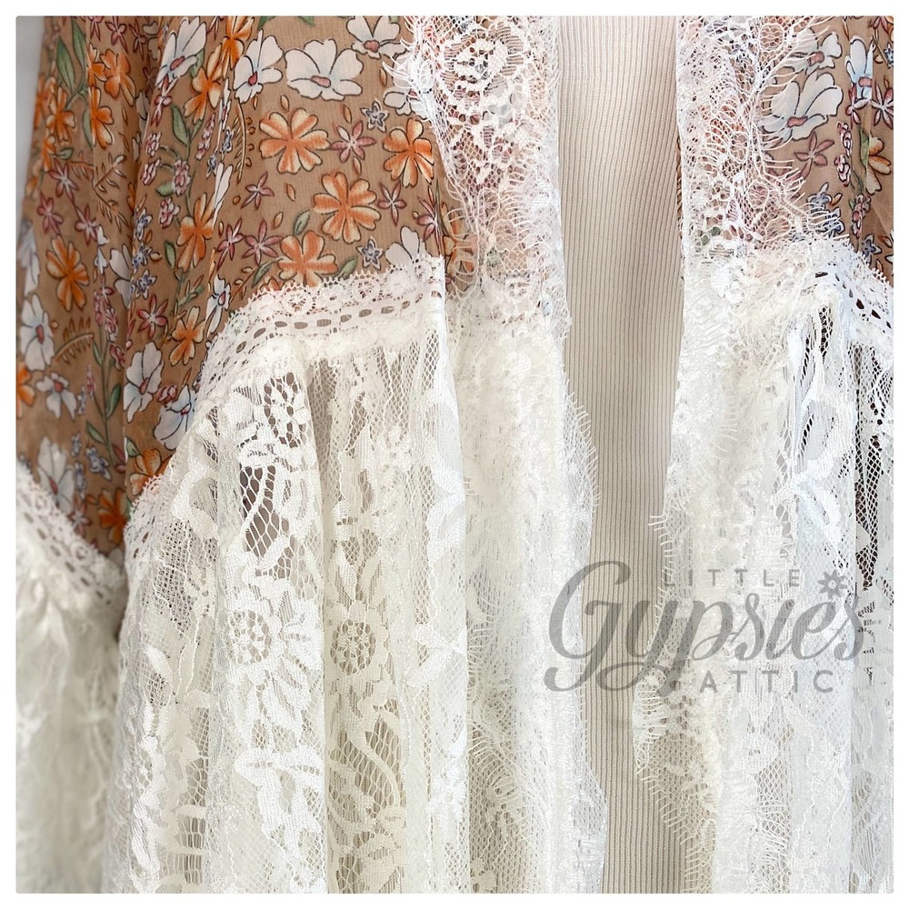 POL Ellie's Bridesmaid Lace Kimono Cardigan - Picture 3 of 14